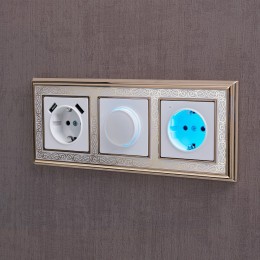 Розетка с заземлением и со шторками и 2хUSB, без рамки Werkel белый W1171501