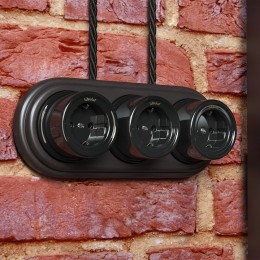 Розетка с заземлением Werkel Ретро (черный) W5671008