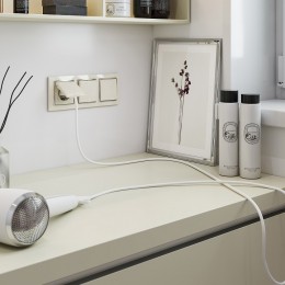 Розетка влагозащищенная с заземлением и со шторками, без рамки с крышкой Werkel слоновая кость W1171203