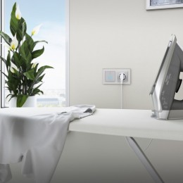 Розетка с заземлением и со шторками, без рамки с Wi-Fi Werkel серебряный W1171606