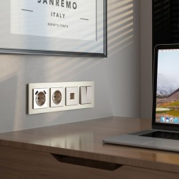 Рамка на 4 поста Werkel Senso (шампань, стекло soft-touch) W0043111