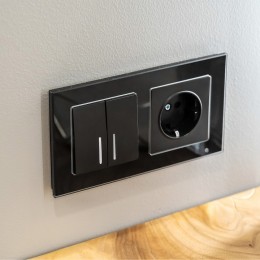 Розетка с заземлением и со шторками, без рамки Werkel черный матовый W1171108