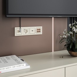 Розетка с заземлением и со шторками и 2хUSB, без рамки Werkel слоновая кость W1171703