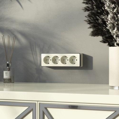 Розетка четверная с заземлением и со шторками Werkel Gallant W5072204