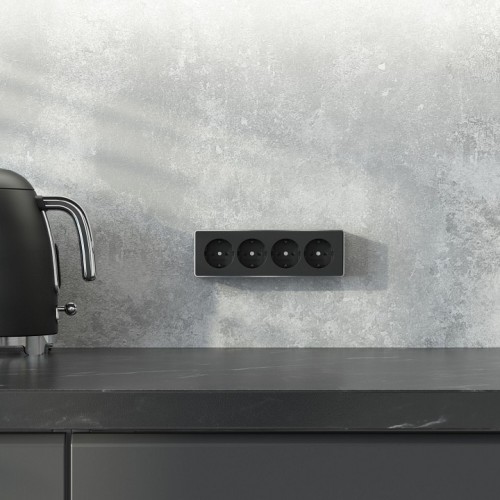 Розетка четверная с заземлением и со шторками Werkel Gallant W5072258