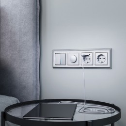 Розетка с заземлением и со шторкой и 2хUSB, без рамки Werkel  W1171506