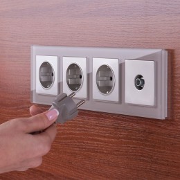 Розетка с заземлением и со шторкой, без рамки Werkel  W1171106