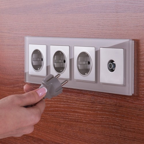 Розетка с заземлением и со шторкой, без рамки Werkel  W1171106