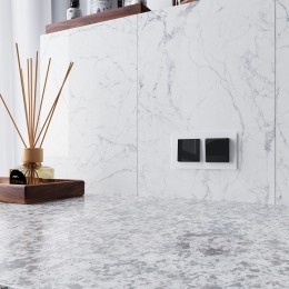 Розетка влагозащищенная с заземлением и со шторками, без рамки с крышкой Werkel черный акрил W1171248