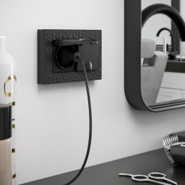 Розетка двойная влагозащищенная с заземлением и со шторками, без рамки с крышкой Werkel черный матовый W1172208