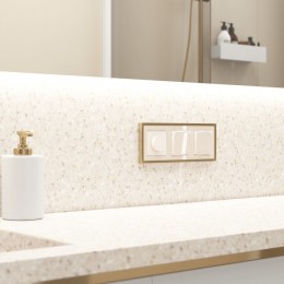 Розетка влагозащищенная с заземлением и со шторками, без рамки с крышкой Werkel айвори акрил W1171243