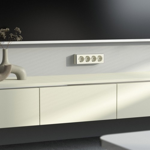 Розетка четверная с заземлением и со шторками Werkel Gallant W5072204