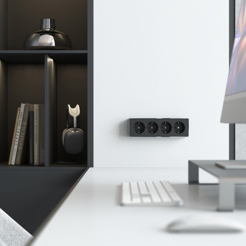 Розетка четверная с заземлением и со шторками Werkel Gallant W5072258